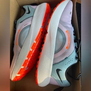 Nike Women’s Running Shoes | 8.5